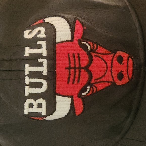 Chicago Bulls black trucker hat - Picture 12 of 12